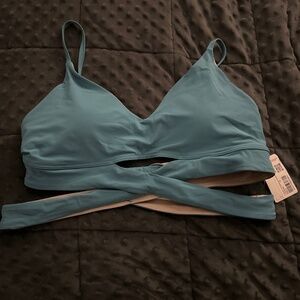 NWT Lululemon V Neck Crossover Underband Bra Size 12